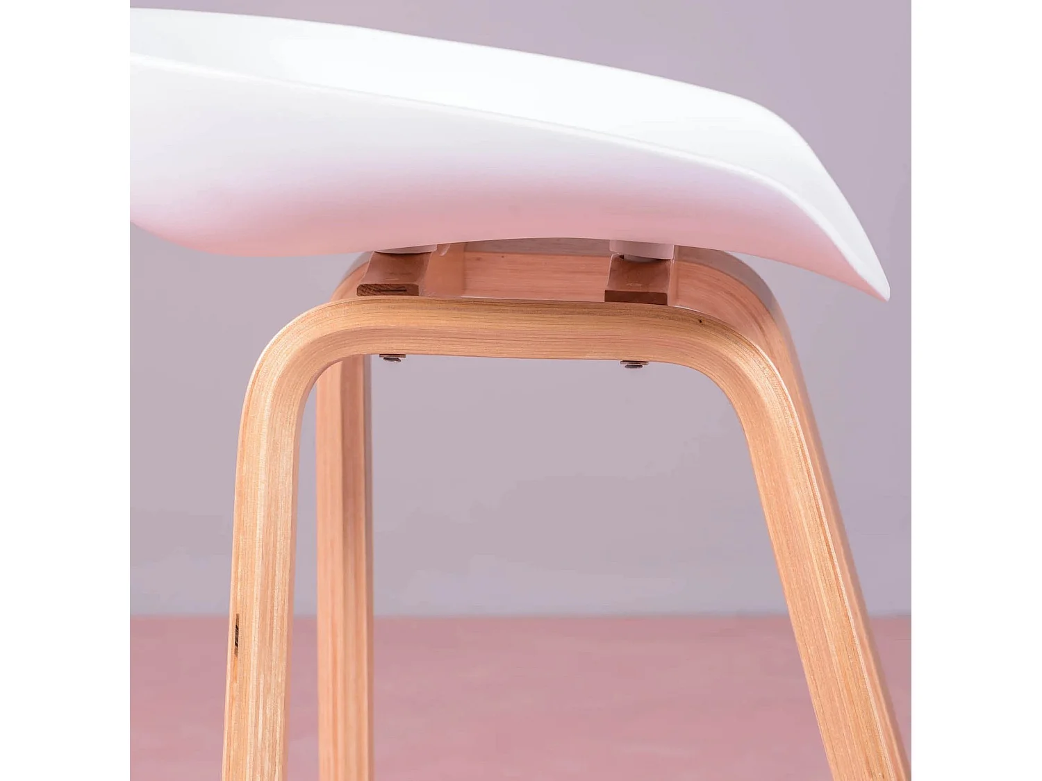 Nordischer Hocker mit Beinen aus Buchenholz (63 cm) - Daxer - Weiß