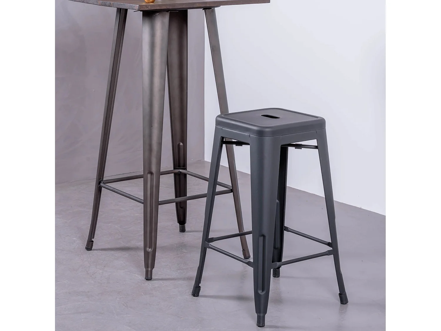 Stapelbare metalen stalen kruk (68cm) - Bistro - Zwart