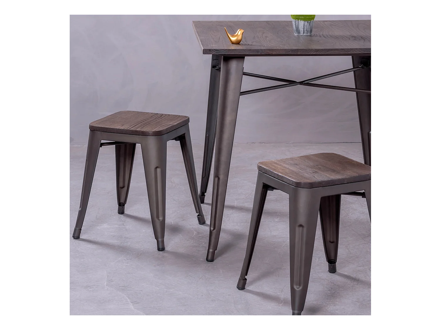 Niedriger Industriehocker aus gealtertem Stahl und Holzsitz (45 cm) - Bistro - Antiquität