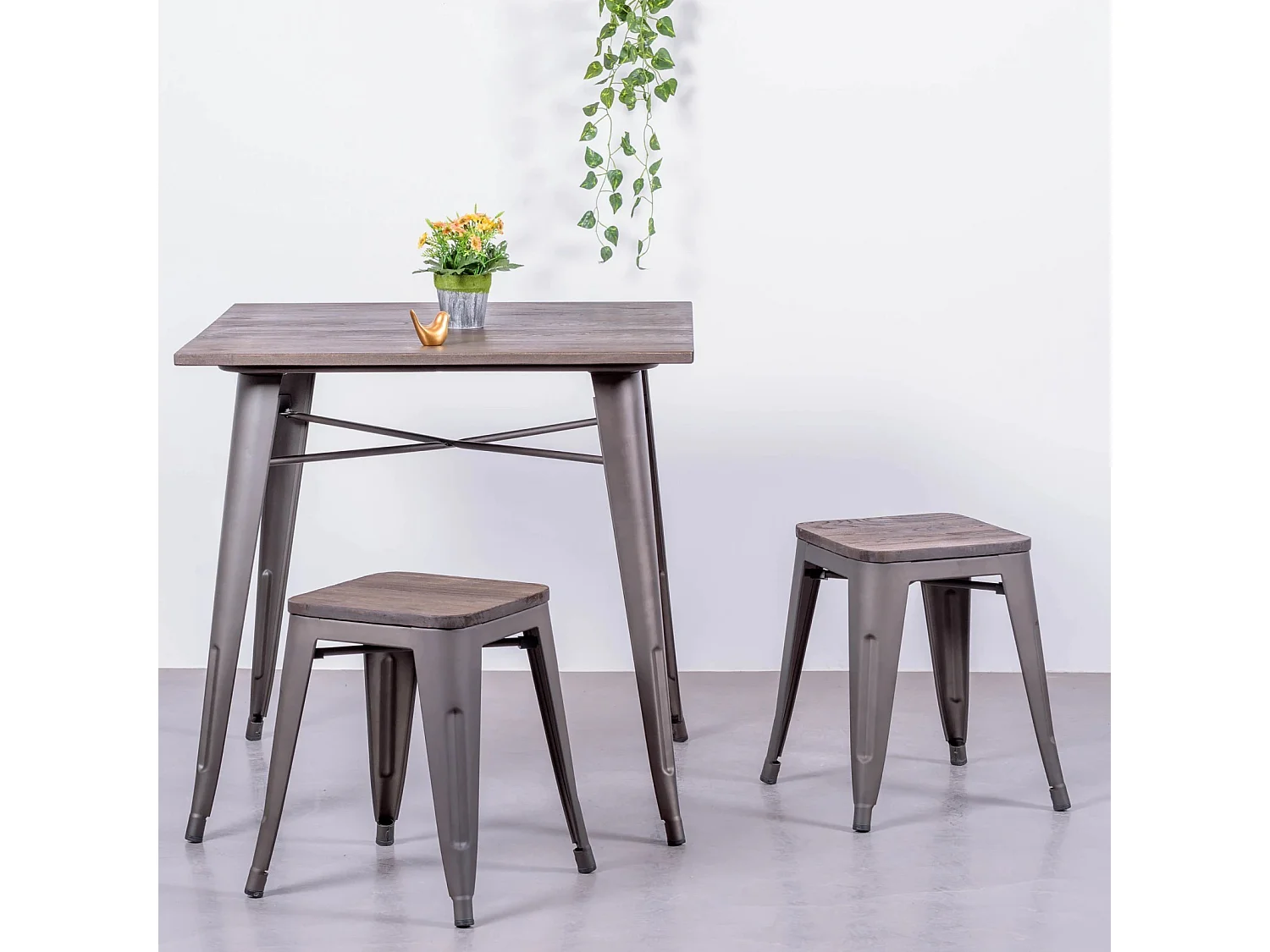 Niedriger Industriehocker aus gealtertem Stahl und Holzsitz (45 cm) - Bistro - Antiquität