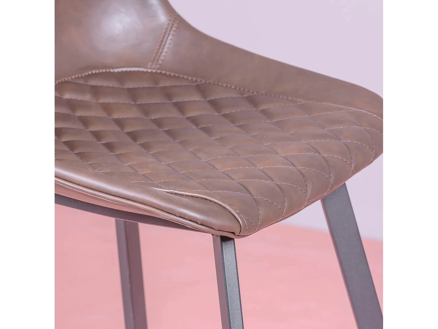 Banqueta vintage estofada em pele sintética (76cm) - Jules - Marrom