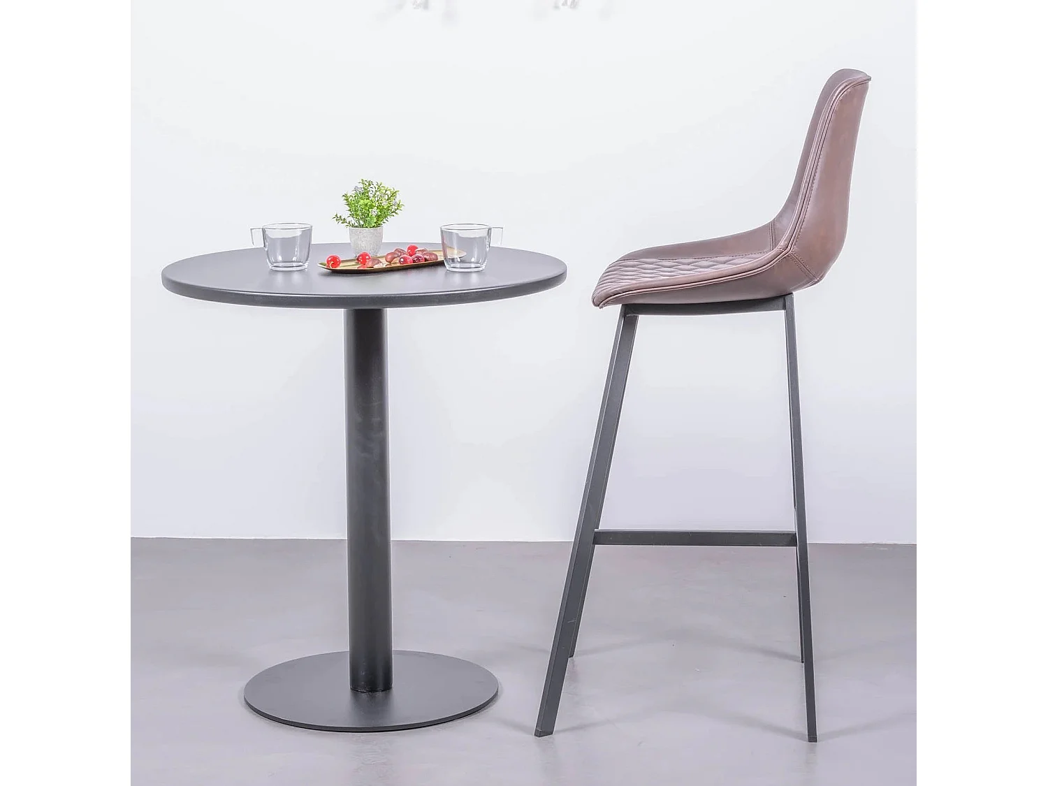 Banqueta vintage estofada em pele sintética (76cm) - Jules - Marrom