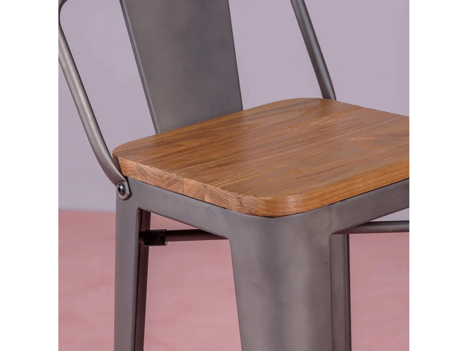 Tabouret industriel en acier vieilli avec dossier bas et assise en bois - Bistro - Antique