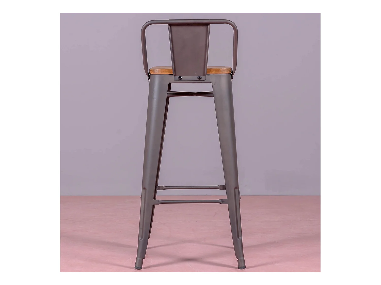 Industriële kruk in verouderd staal met lage rugleuning en houten zitting - Bistro - Antiek