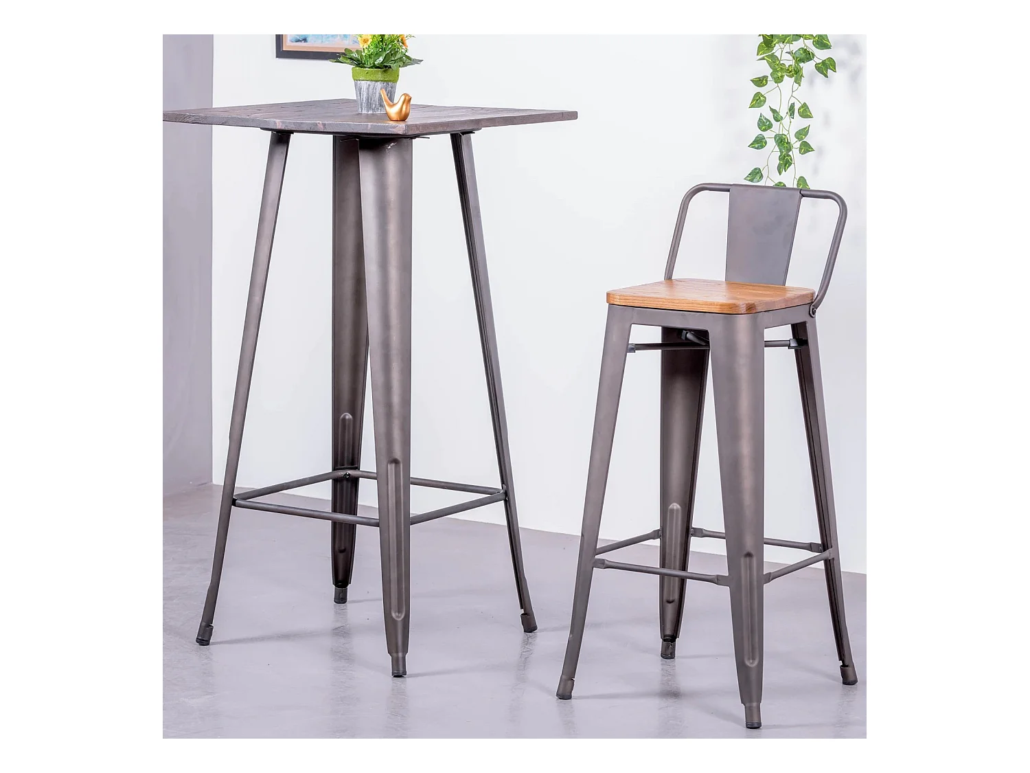 Industriële kruk in verouderd staal met lage rugleuning en houten zitting - Bistro - Antiek