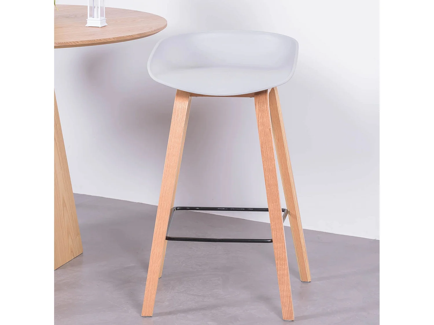 Taburete nórdico con patas de madera de haya (63cm) - Daxer - Gris Claro