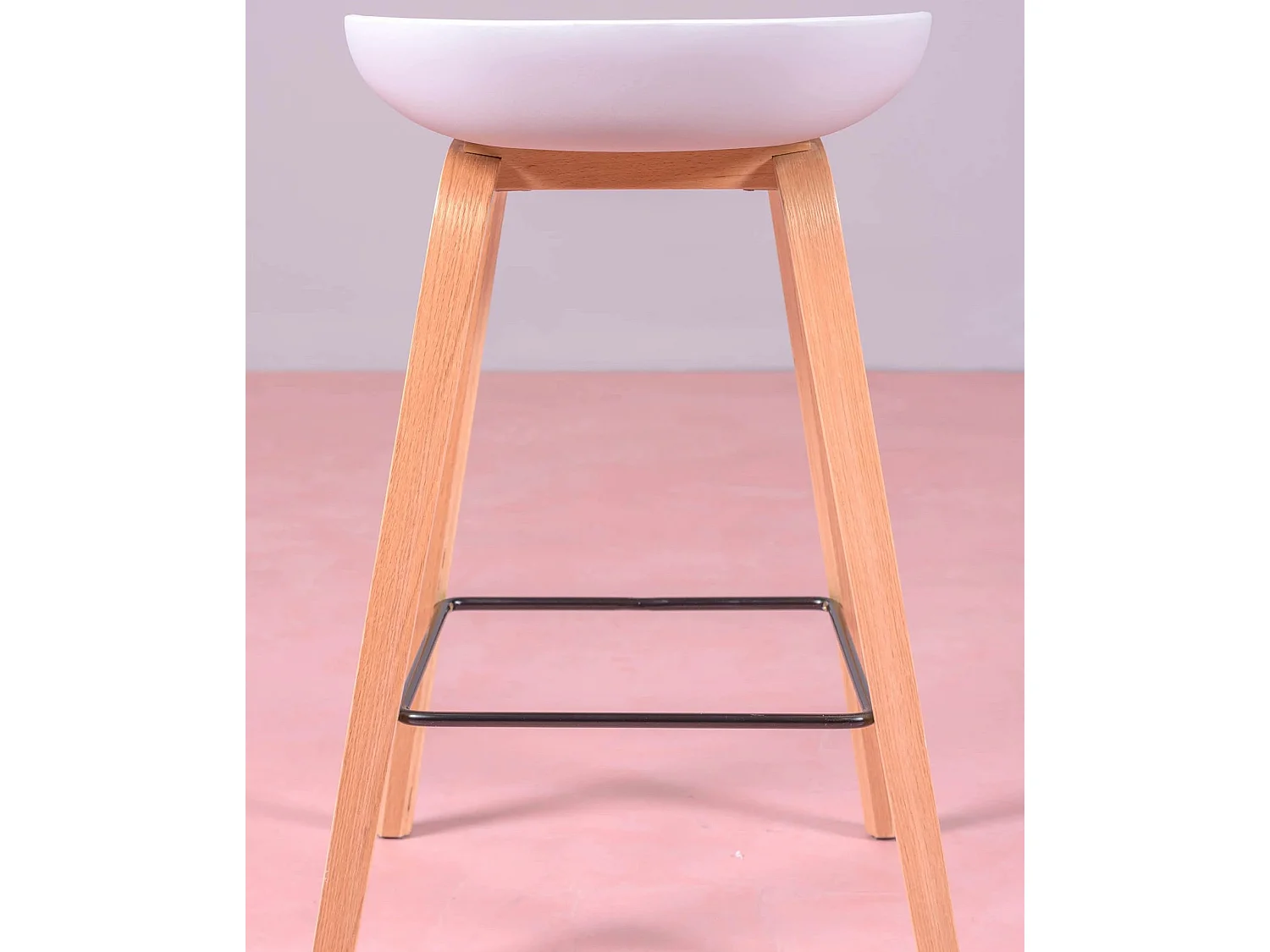 Scandinavische kruk met beukenhouten poten (63cm) - Daxer - Lichtgrijs