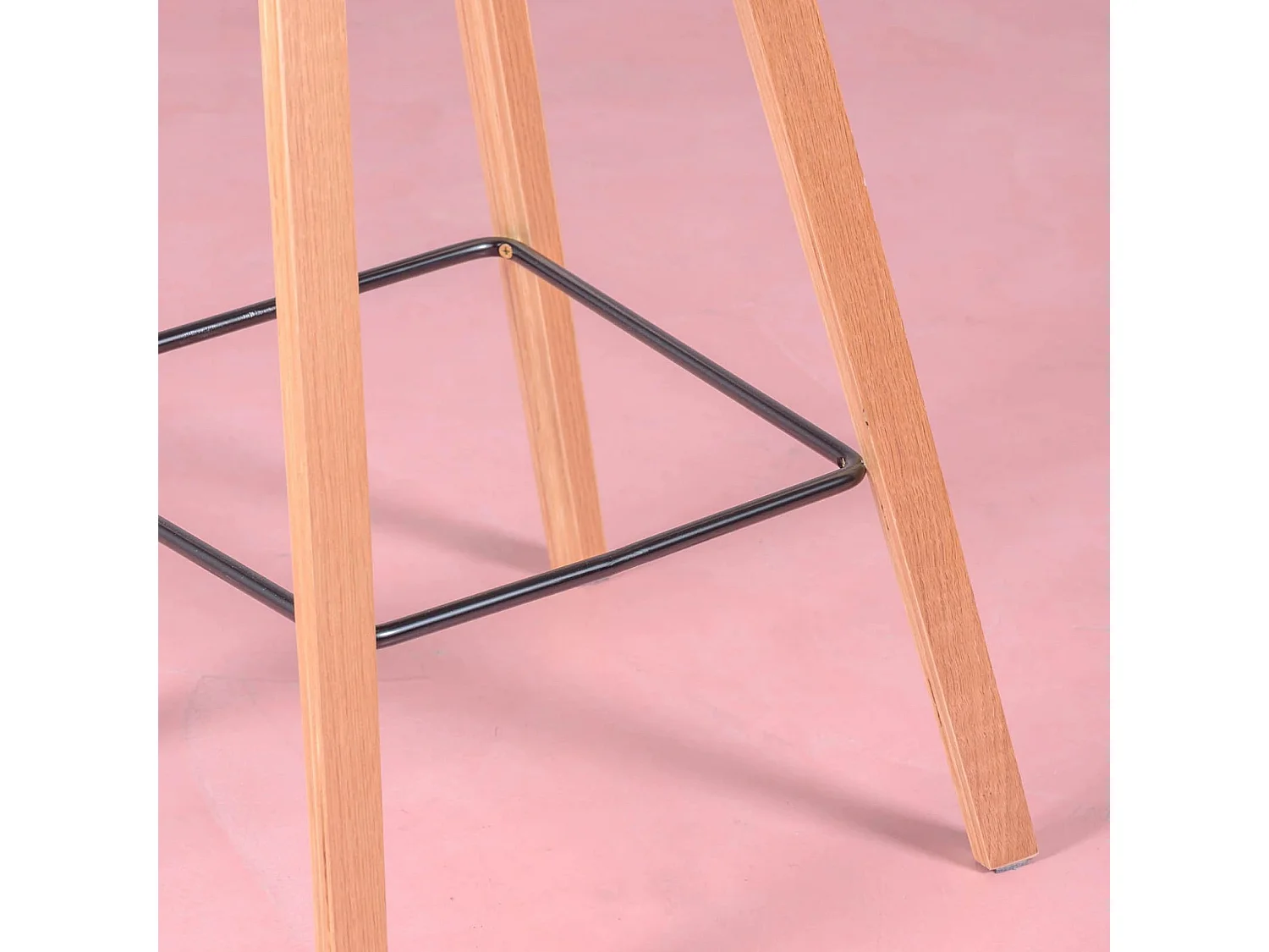 Scandinavische kruk met beukenhouten poten (63cm) - Daxer - Zwart