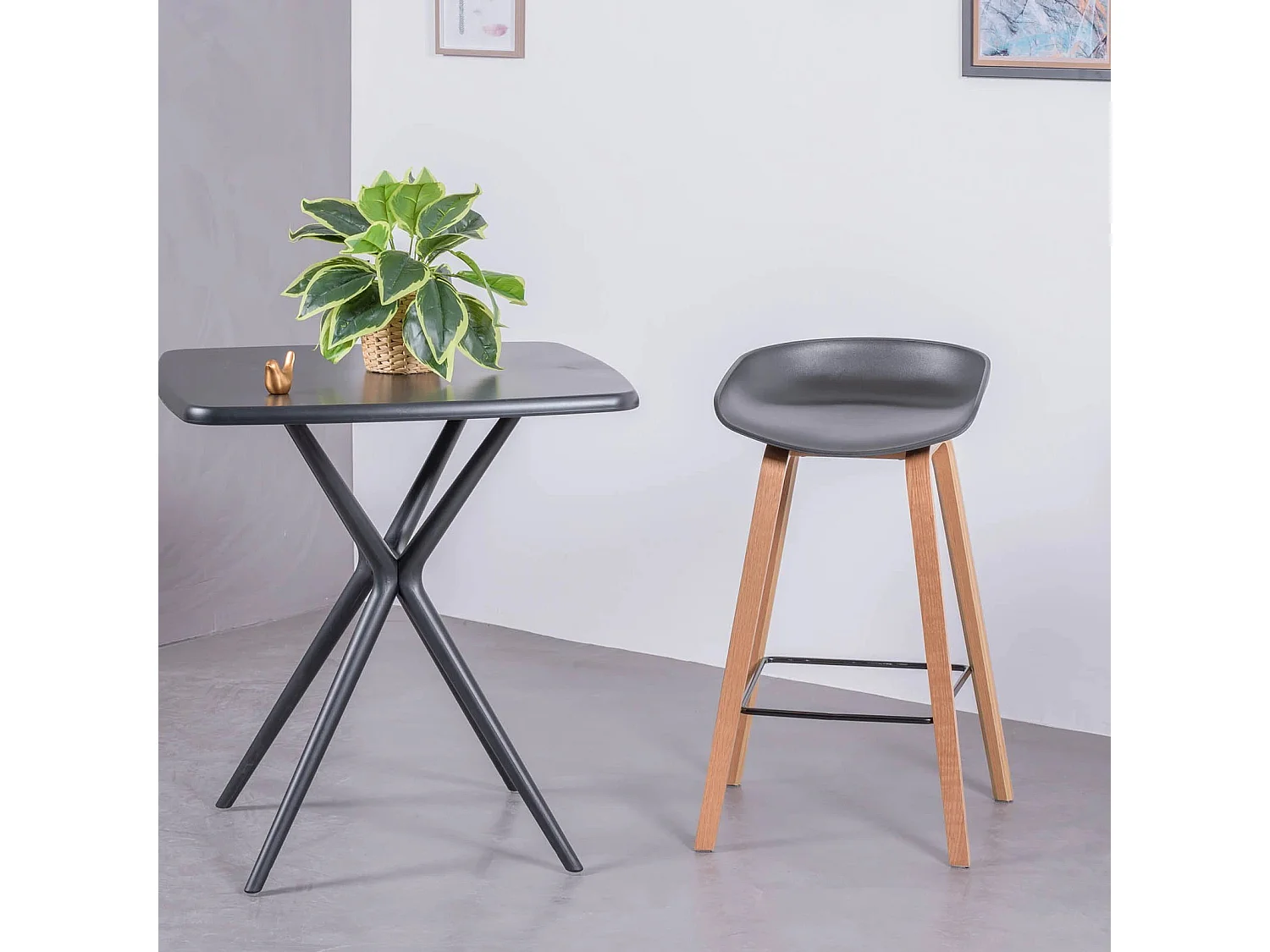 Nordischer Hocker mit Beinen aus Buchenholz (63 cm) - Daxer - Schwarz