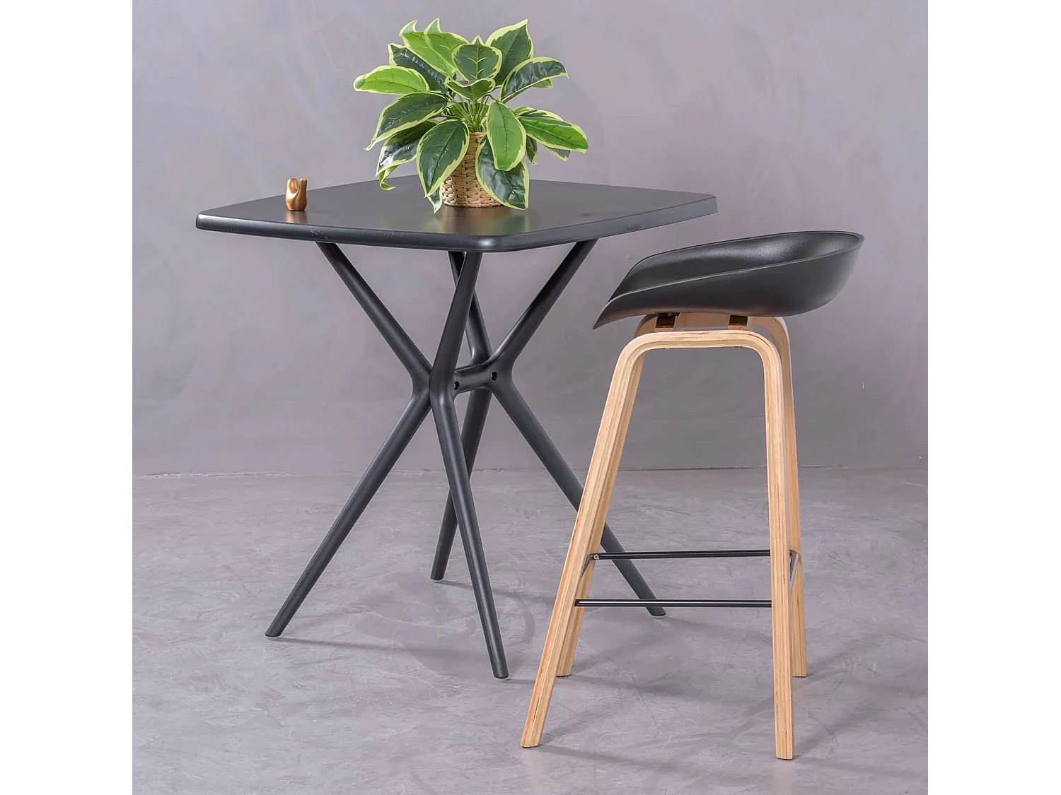 Scandinavische kruk met beukenhouten poten (63cm) - Daxer - Zwart