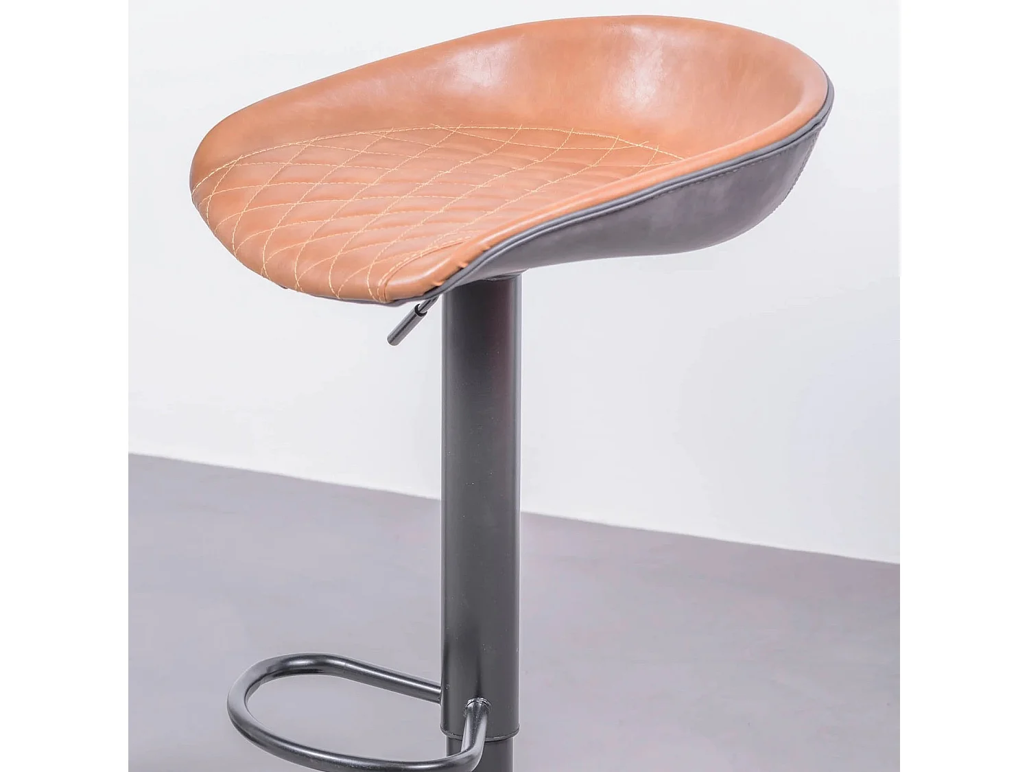 Tabouret réglable recouvert de simili cuir - Denver - Beige