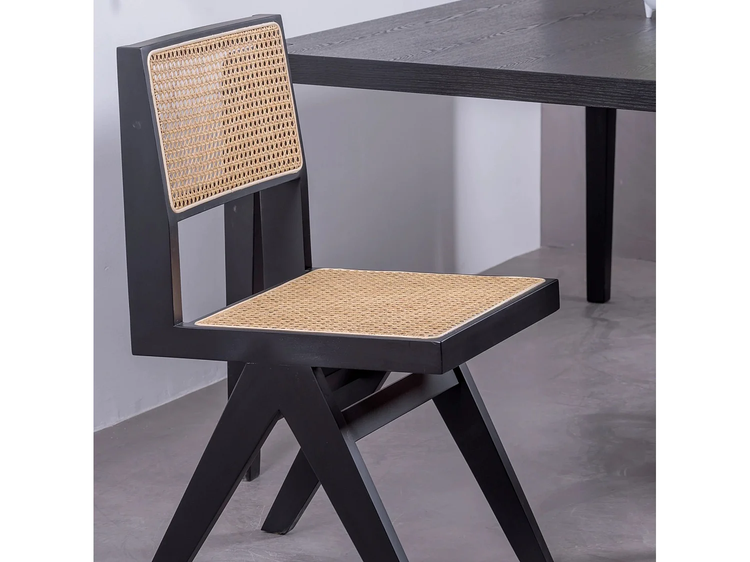 Chaise classique en rotin naturel et bois de frêne - Compass - Noir