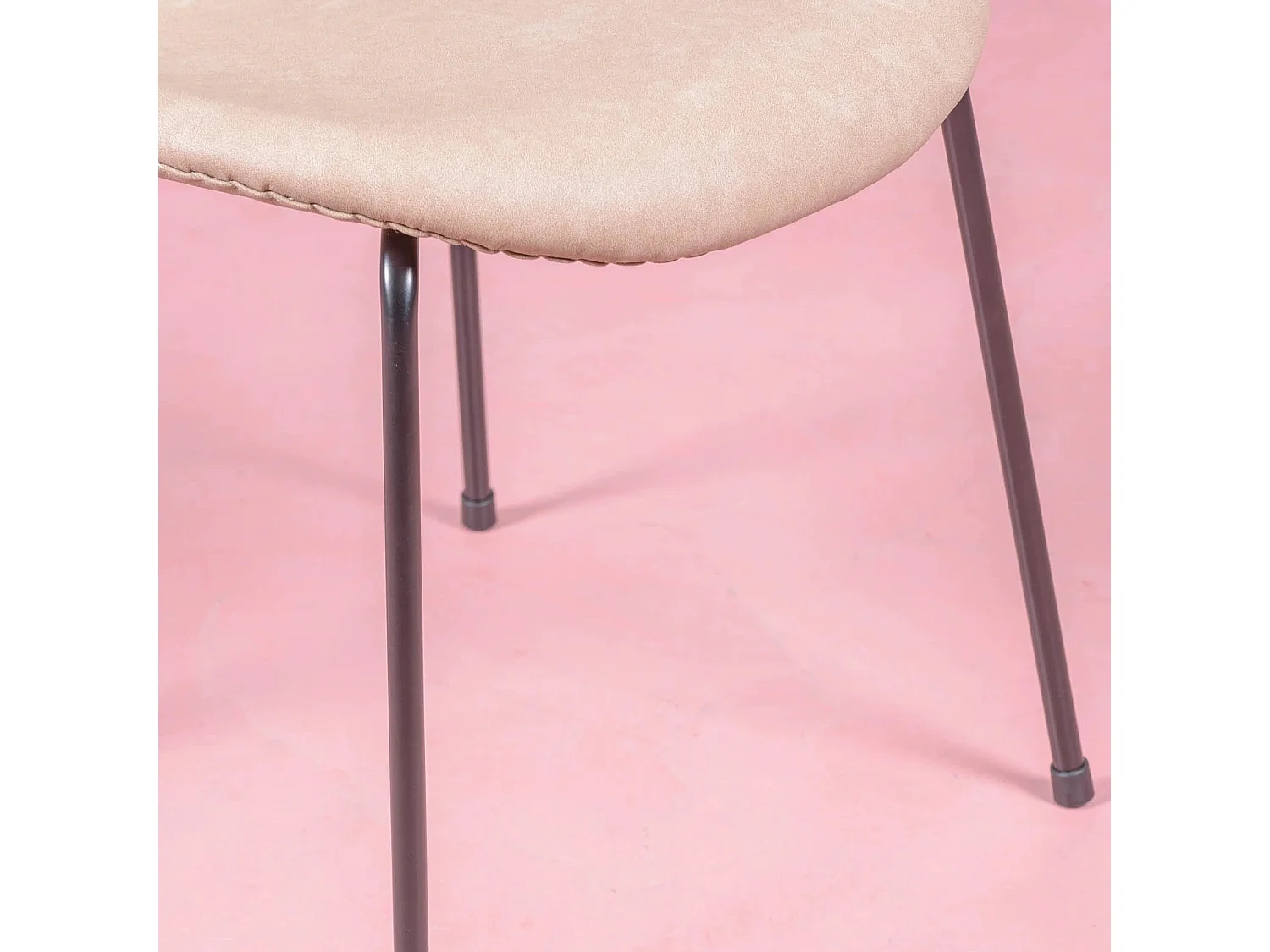 Vintage stoel bekleed met versleten kunstleer - Seven - Beige