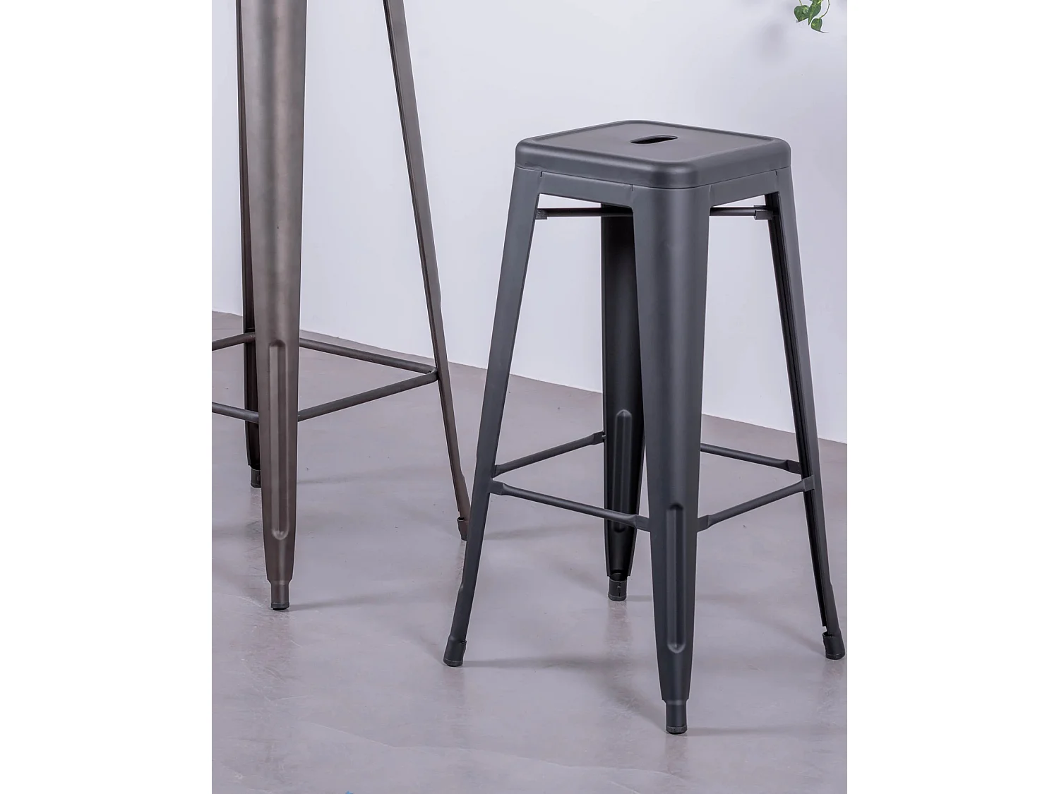 Sgabello in metallo in acciaio laccato (76 cm) - Bistro - Nero