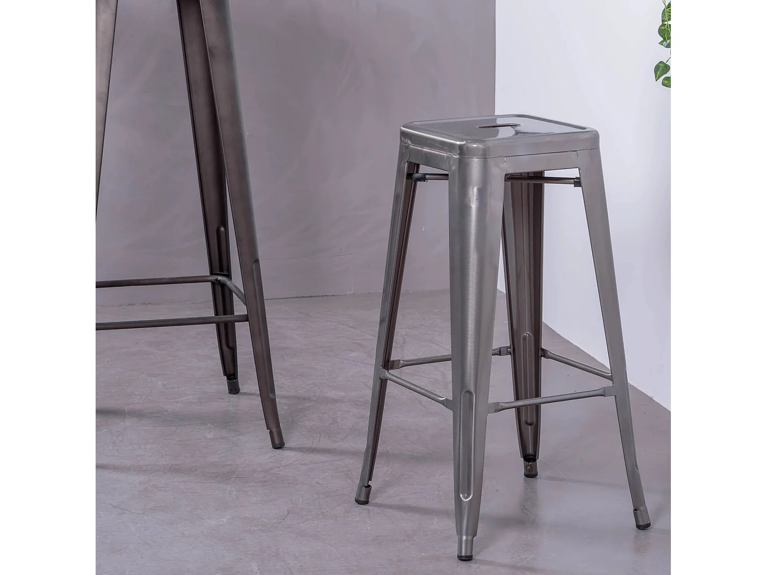 Tabouret industriel empilable en acier métallisé (76cm) - Bistro - Métal