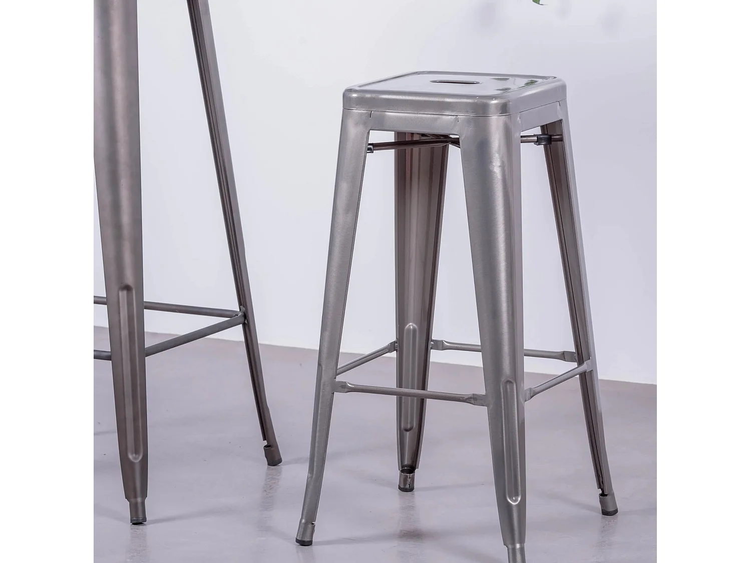 Tabouret industriel empilable en acier métallisé (76cm) - Bistro - Métal