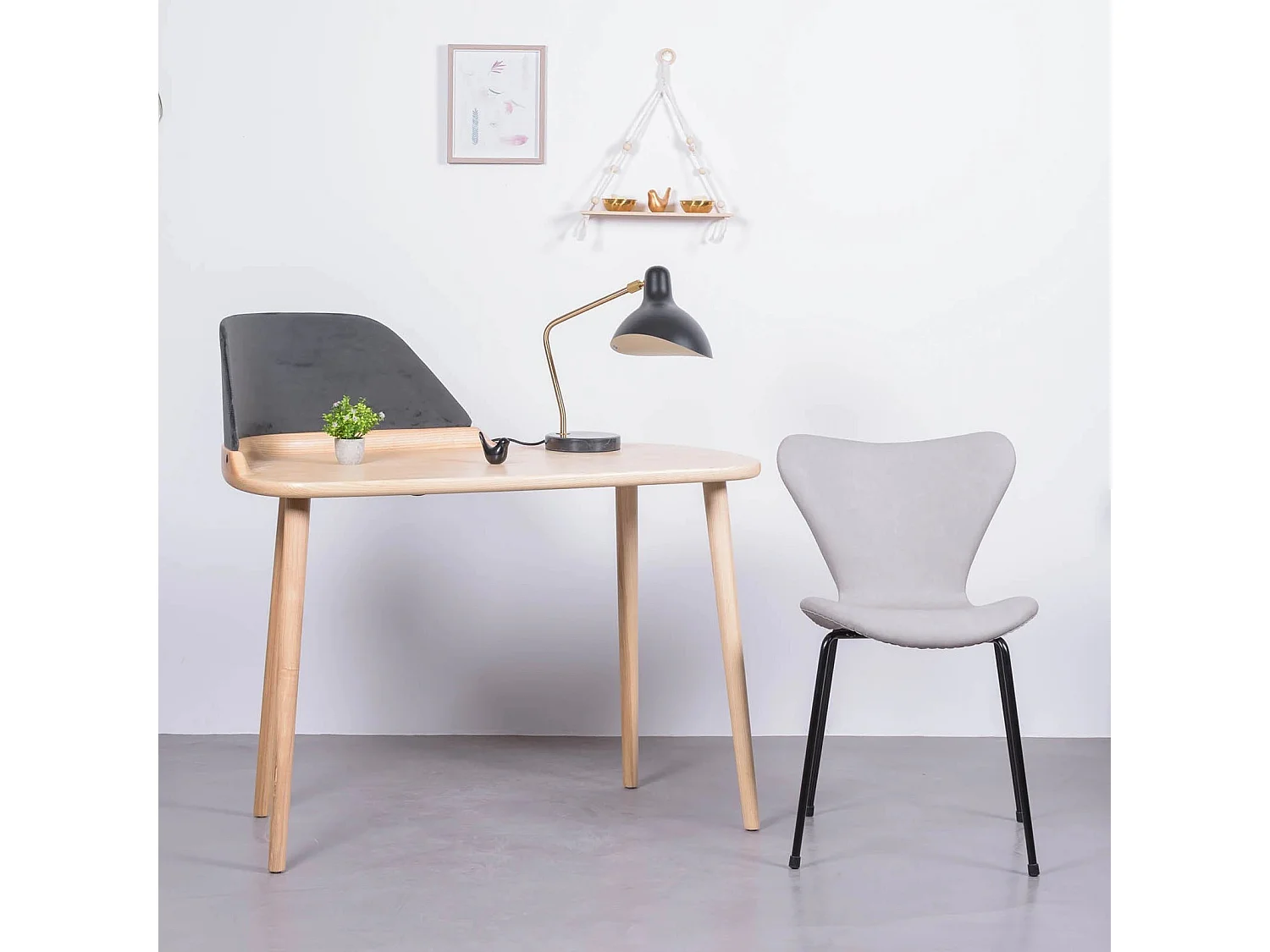 Chaise vintage tapissée de similicuir usé - Seven - Gris