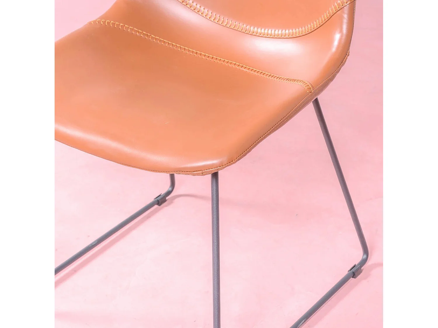 Cadeira industrial vintage estofada em couro sintético - City - Laranja