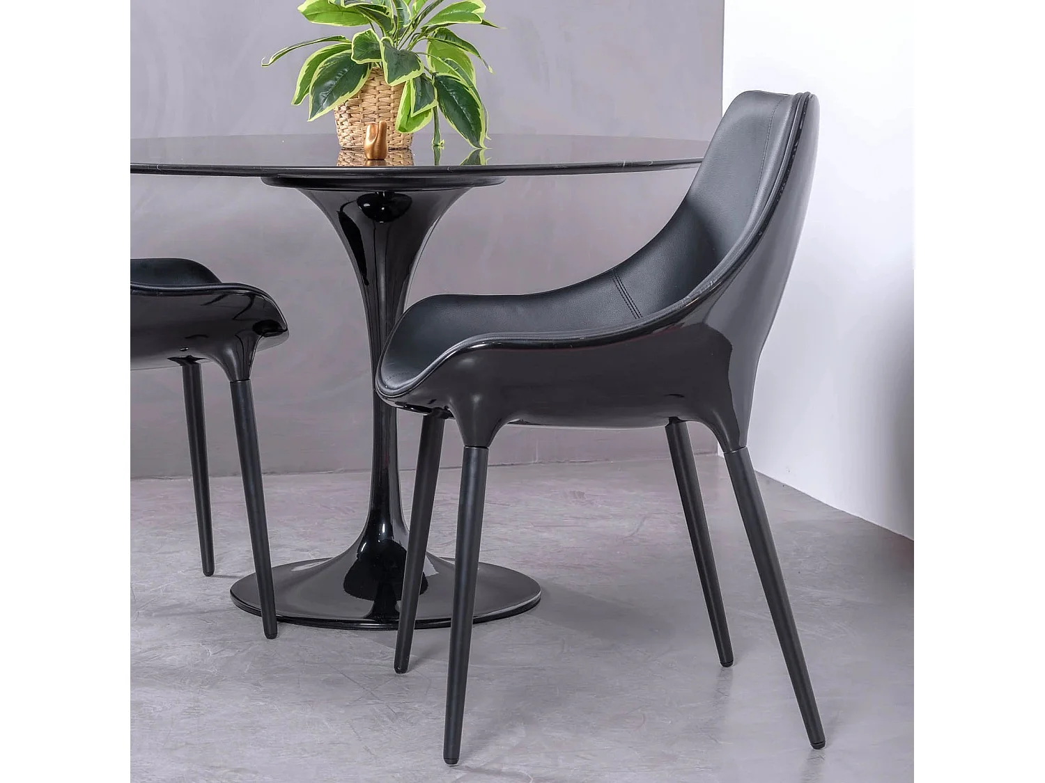 Moderner Designstuhl mit Kunstlederbezug - Olaan - Schwarz