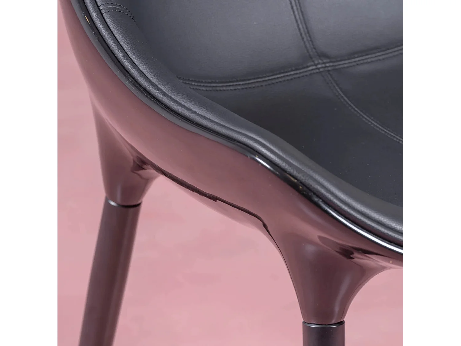 Moderner Designstuhl mit Kunstlederbezug - Olaan - Schwarz