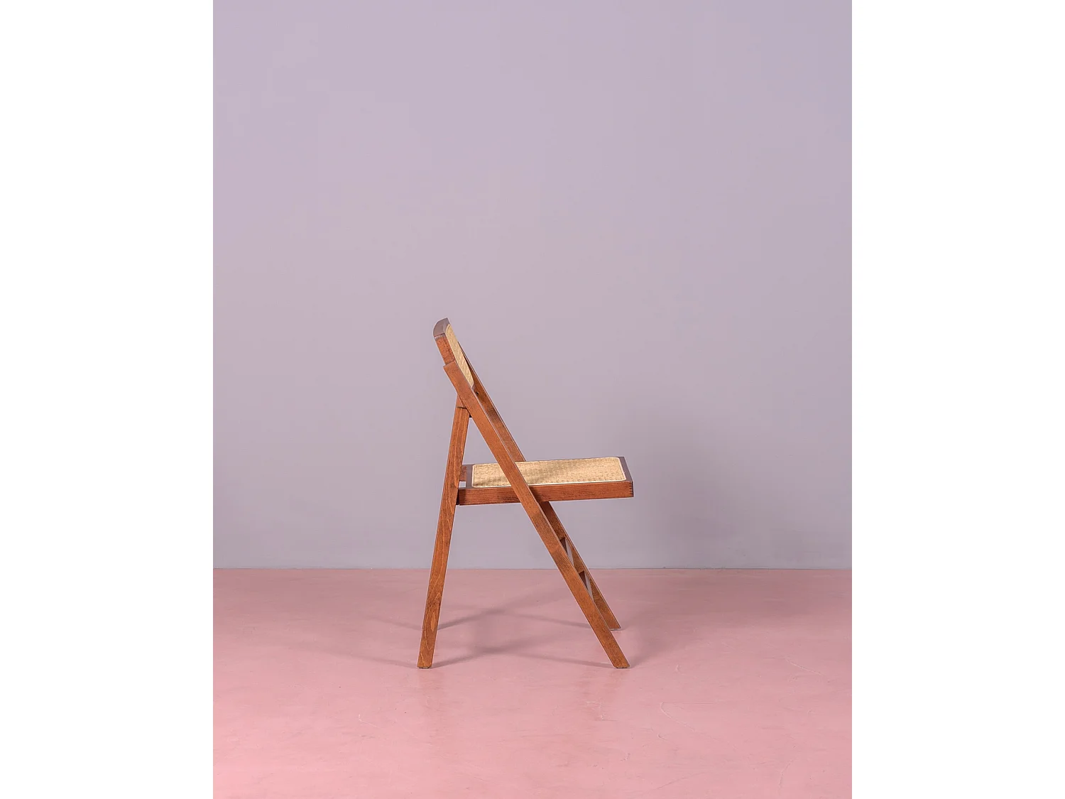 Chaise pliante de style rétro en rotin naturel et bois de noyer - Compass - Noyer