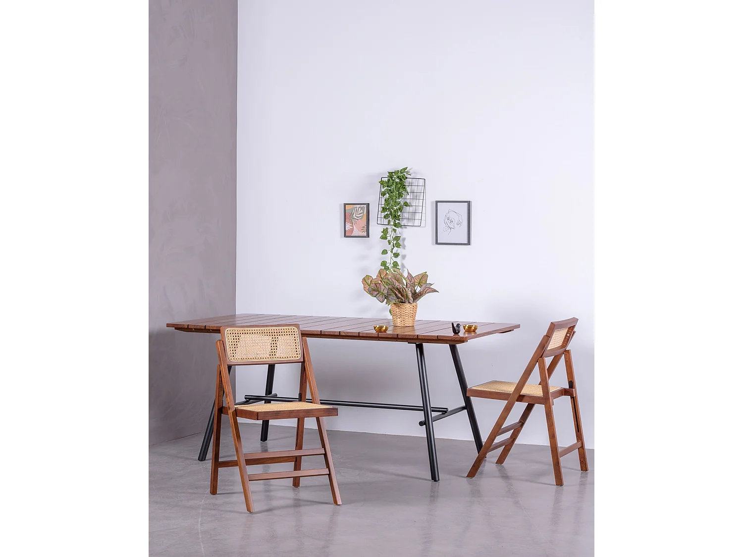 Chaise pliante de style rétro en rotin naturel et bois de noyer - Compass - Noyer