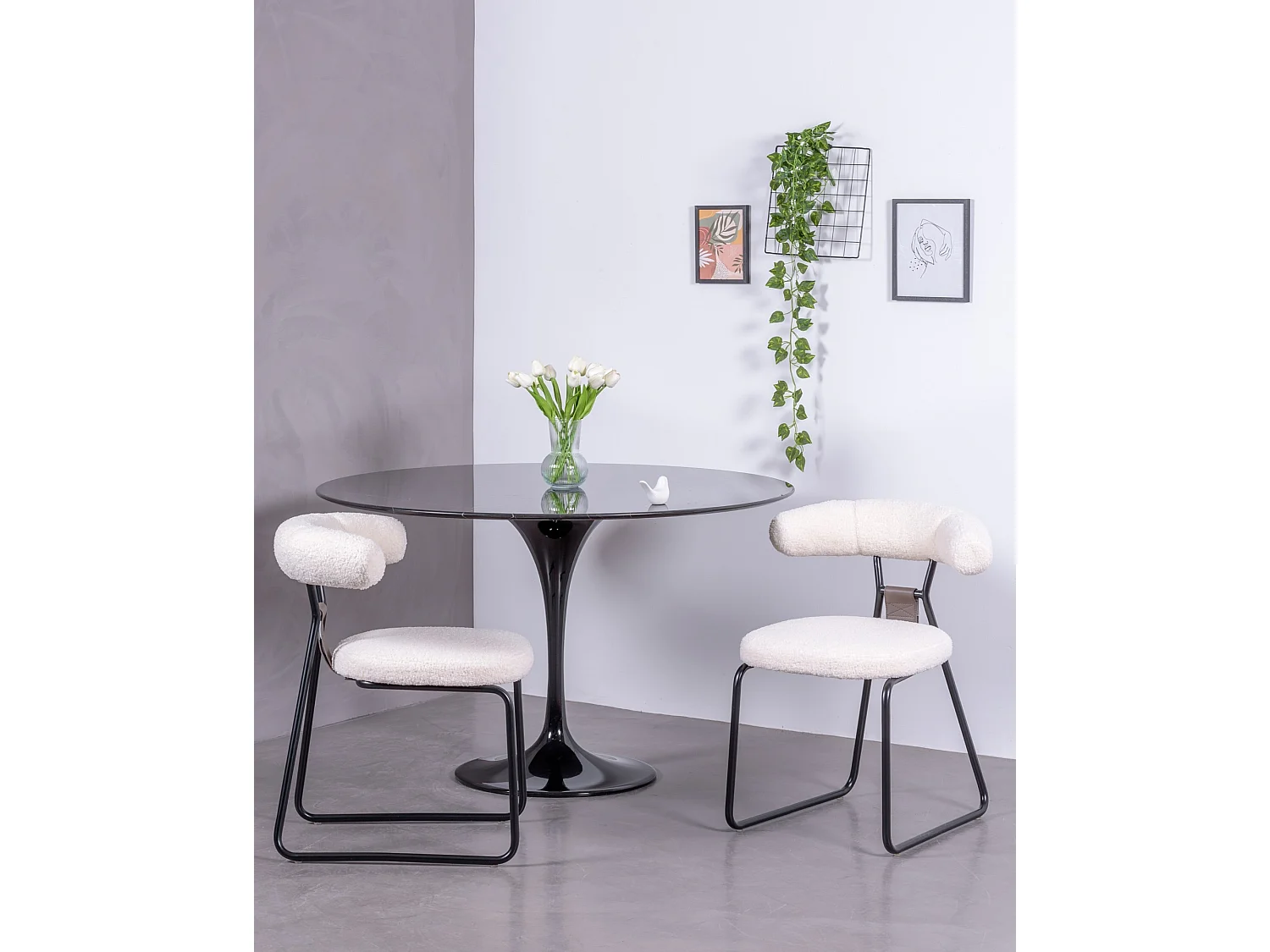 Chaise design recouverte de bouclé et pieds en acier laqué - Oxford - Blanc