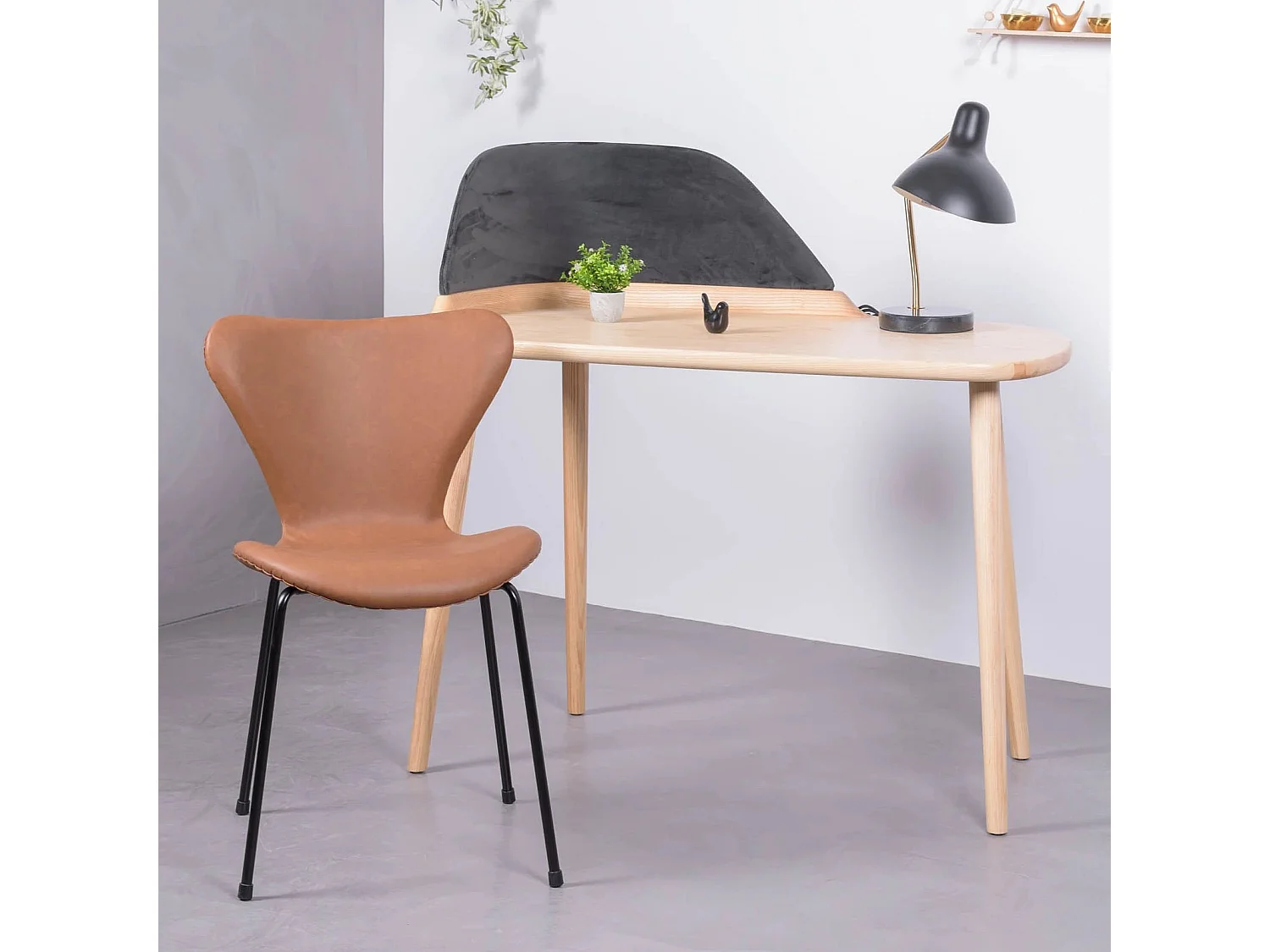 Chaise vintage tapissée de similicuir usé - Seven - Brun