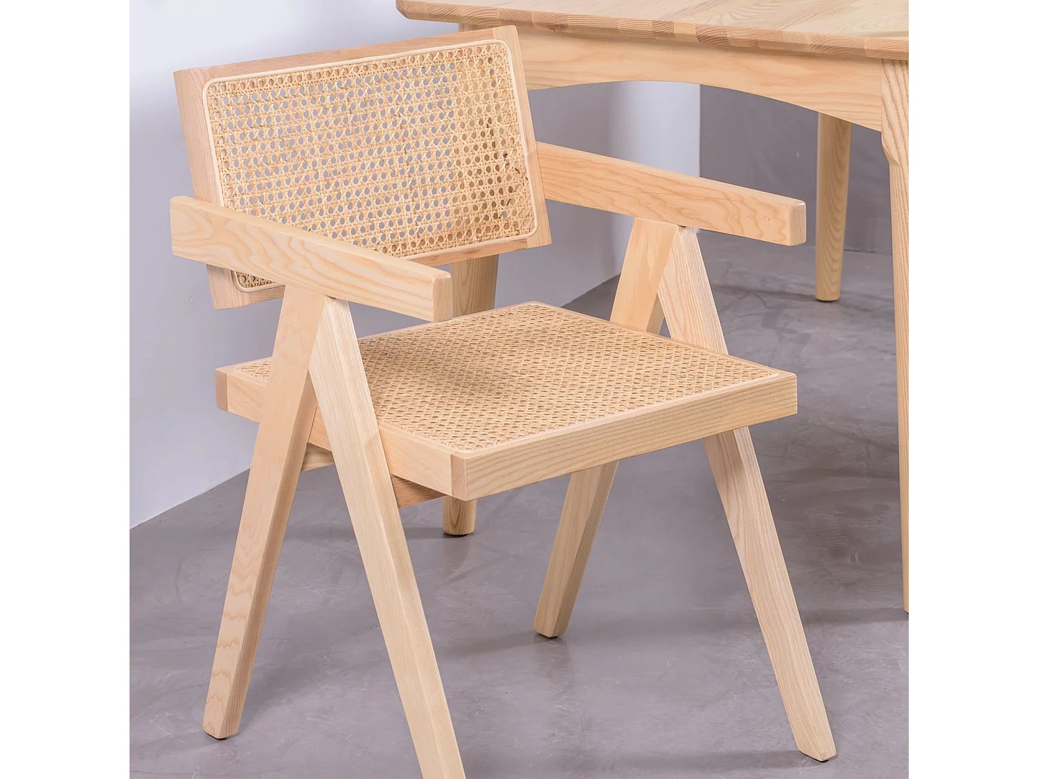 Silla cásica con reposabrazos en rattan natural y madera de fresno - Compass - Fresno Natural