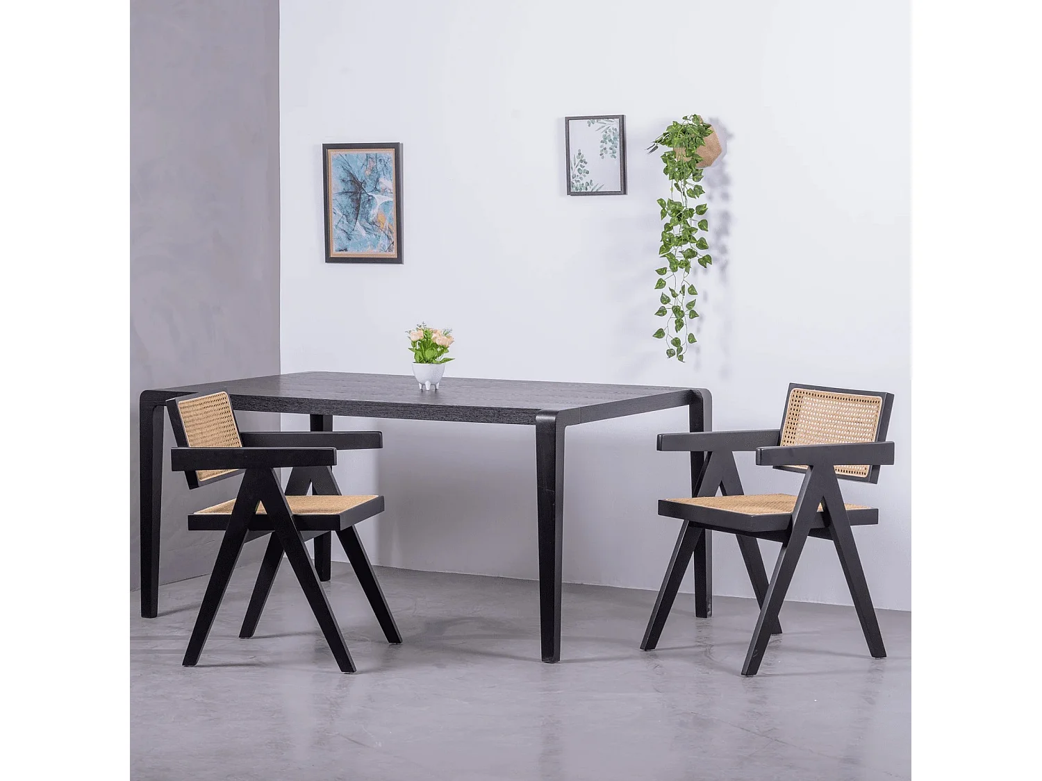 Chaise classique avec accoudoirs en rotin naturel et bois de frêne - Compass - Noir