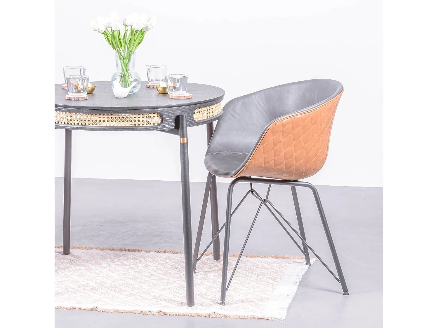 Runder Retro-Esstisch mit natürlichen Rattandetails (80 cm) - North - Schwarz