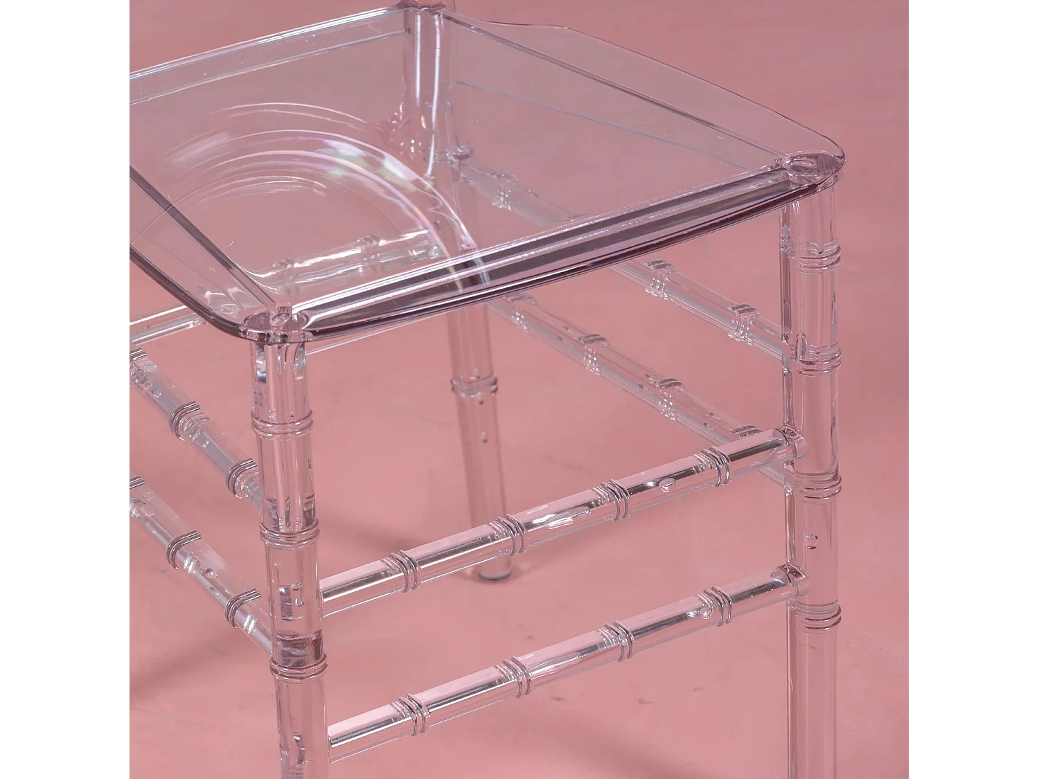 Cadeira clássica em policarbonato transparente - Ghost - Transparente