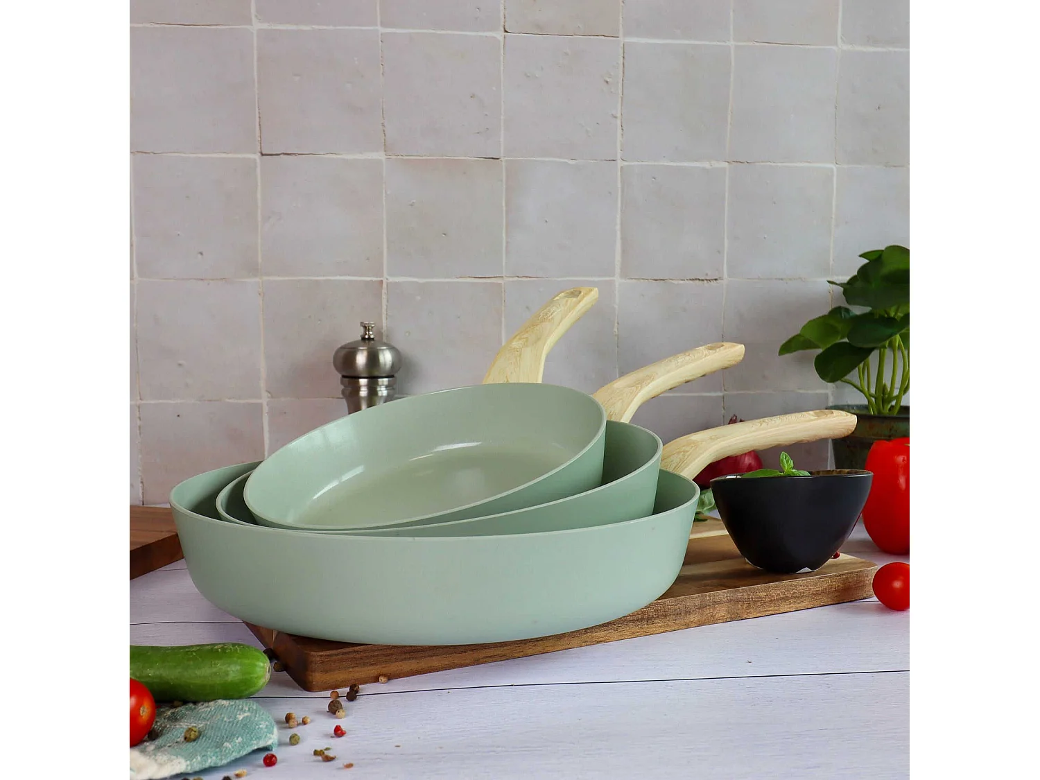 Menastyl - Set De 5 Pieces Colorama Celadon - Poeles/casseroles/wok - En Aluminium - Revetement Antiadhesif En Ceramique