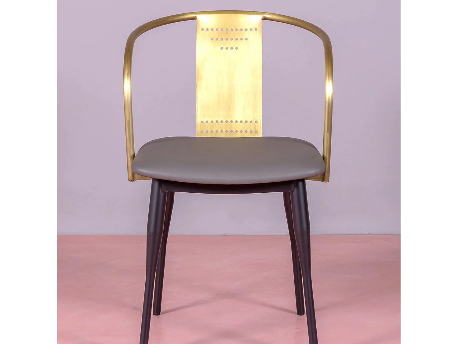 Cadeira industrial em aço dourado e com almofada - Bistro - Cinza