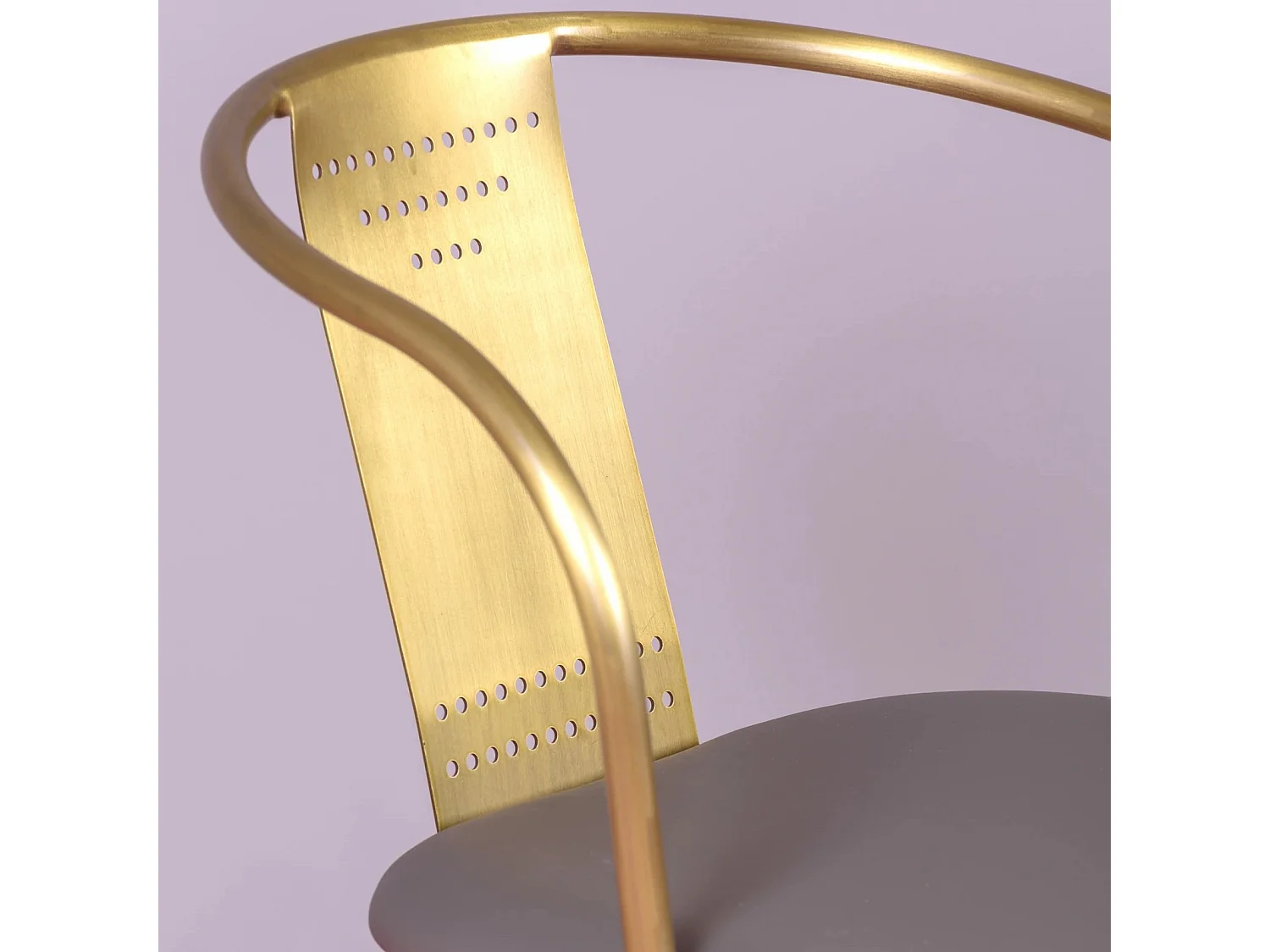 Cadeira industrial em aço dourado e com almofada - Bistro - Cinza