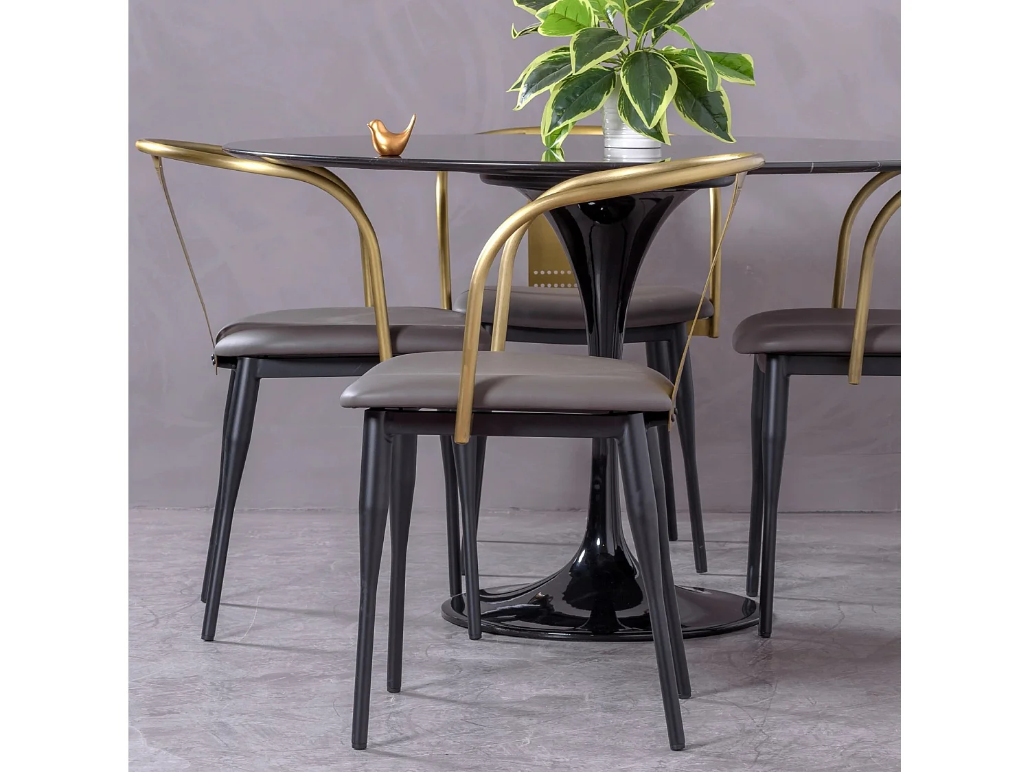 Cadeira industrial em aço dourado e com almofada - Bistro - Cinza