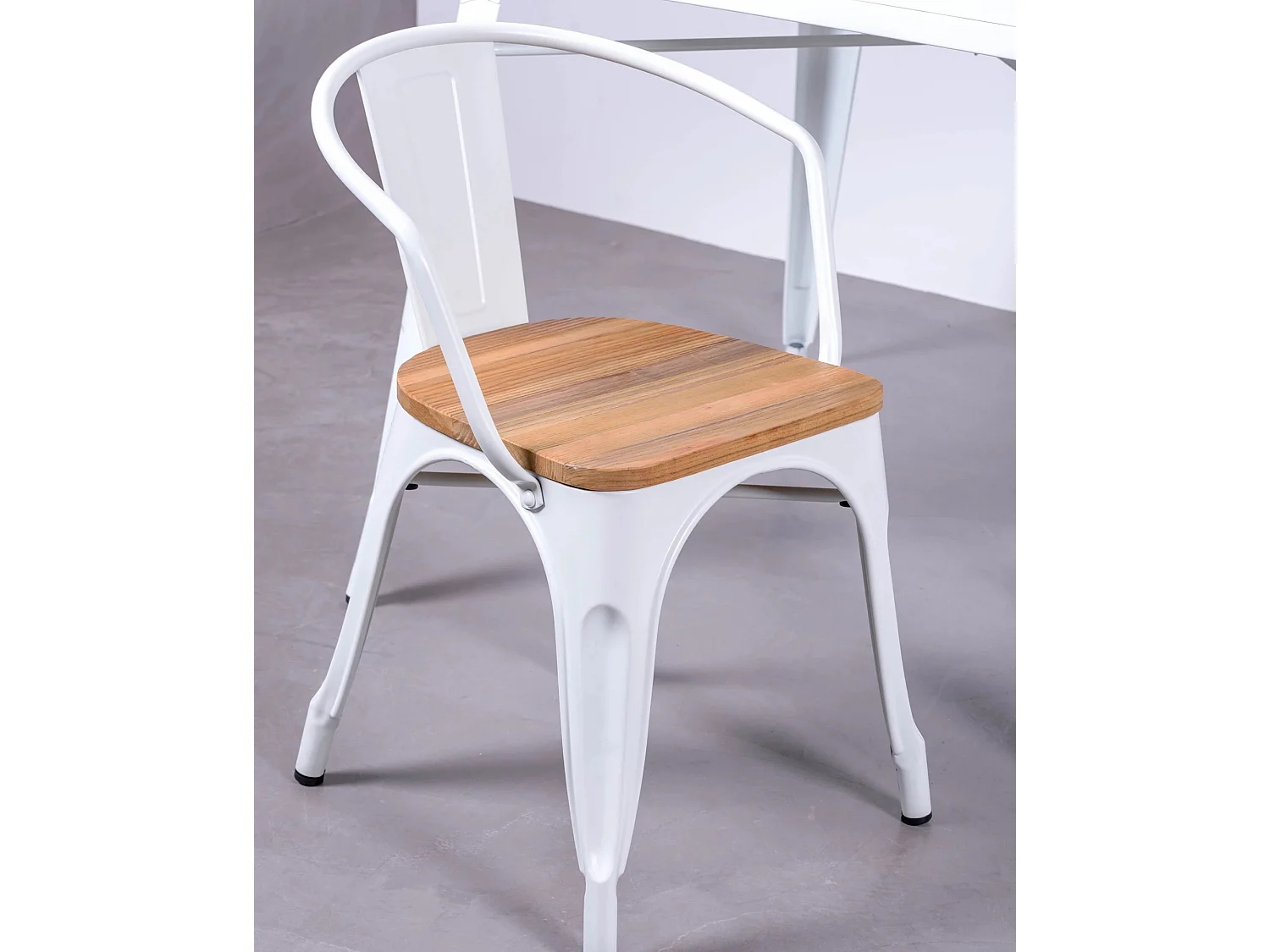 Sedia industriale con braccioli e seduta in legno di olmo - Bistro - Bianco