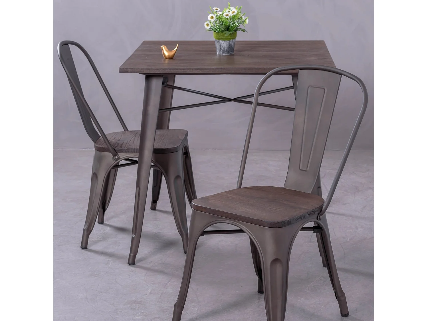 Chaise industrielle vieillie avec assise en bois foncé - Bistro - Antique