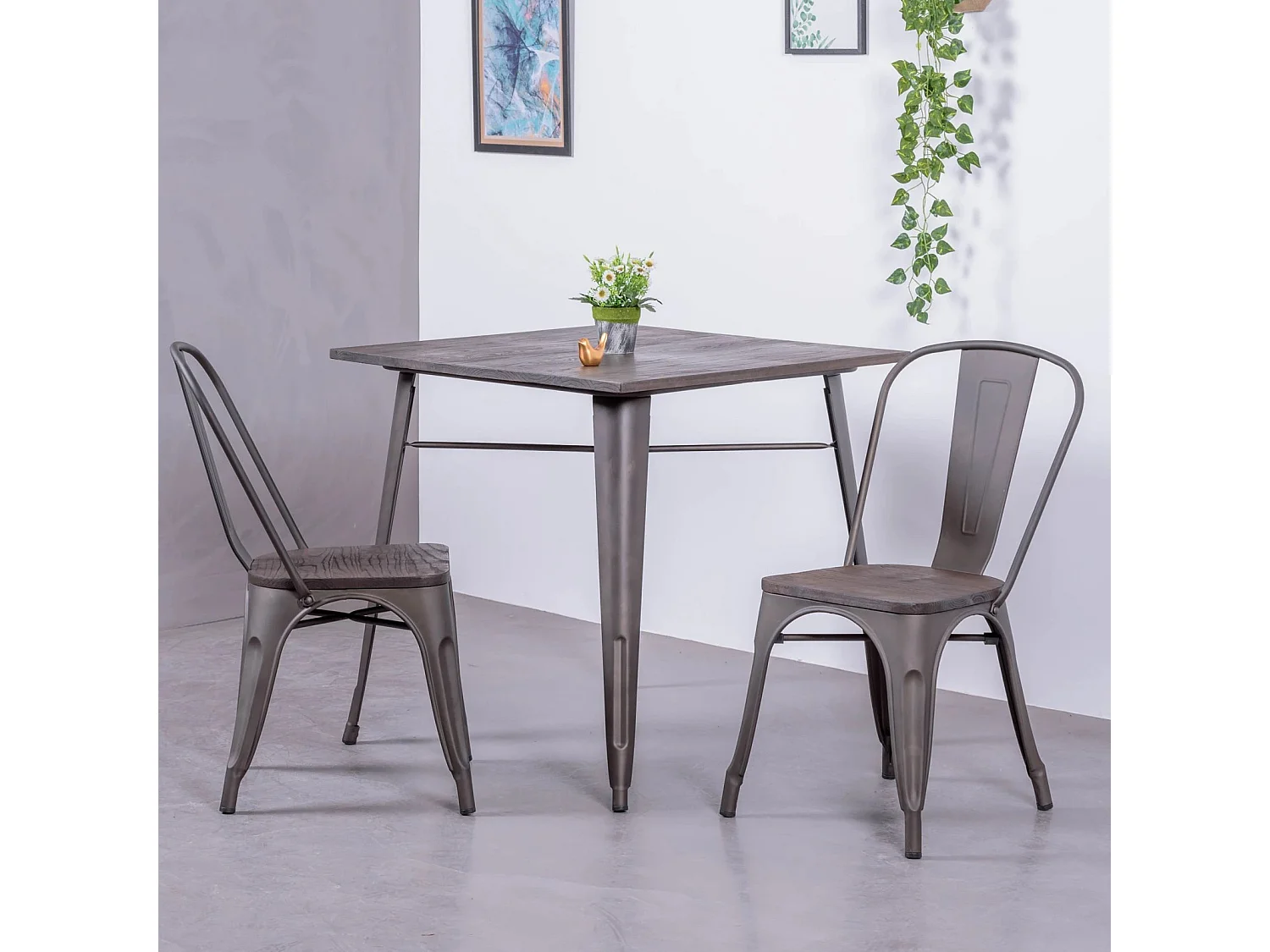 Chaise industrielle vieillie avec assise en bois foncé - Bistro - Antique