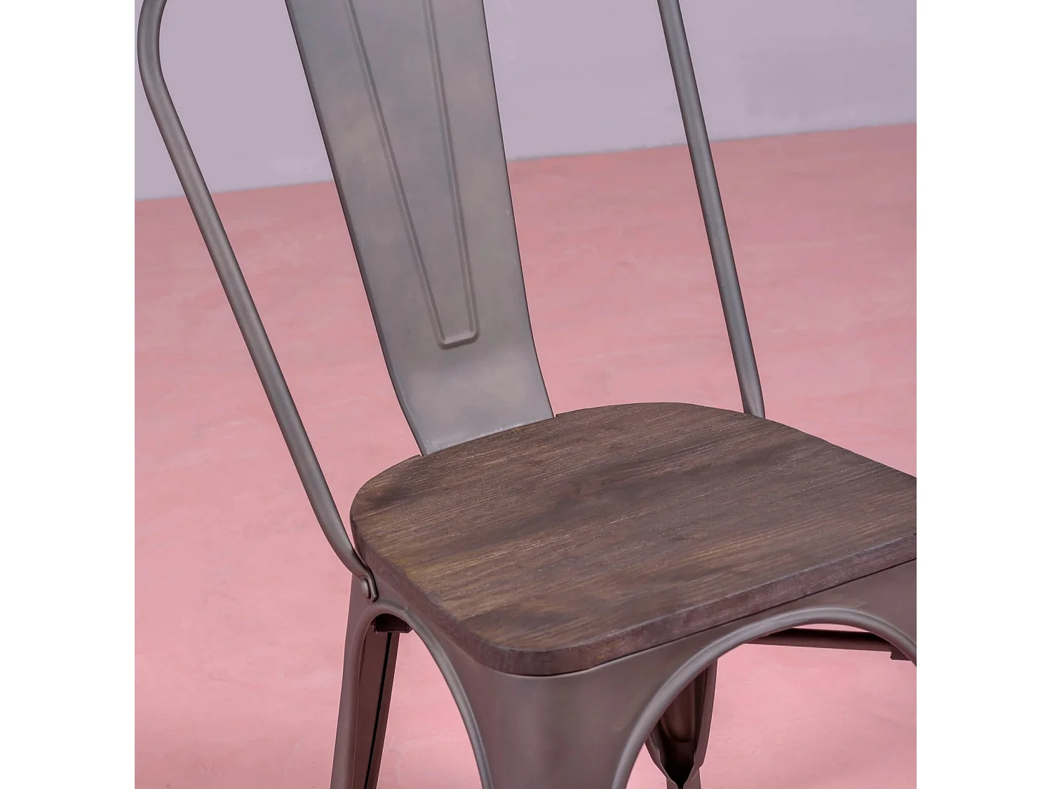 Chaise industrielle vieillie avec assise en bois foncé - Bistro - Antique