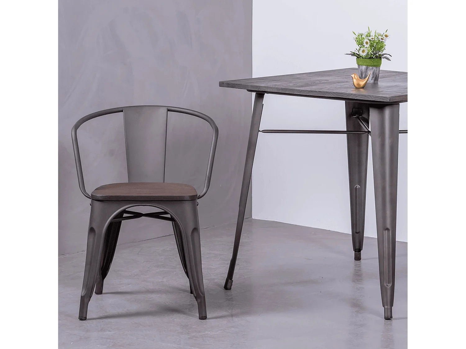 Gealterter Industriestuhl mit Armlehnen und Holzsitz - Bistro - Antiquität