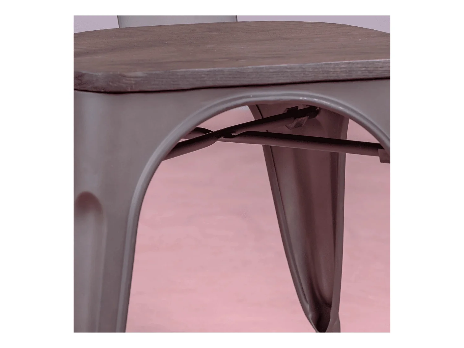 Verouderde industriële stoel met armleuningen en houten zitting - Bistro - Antiek