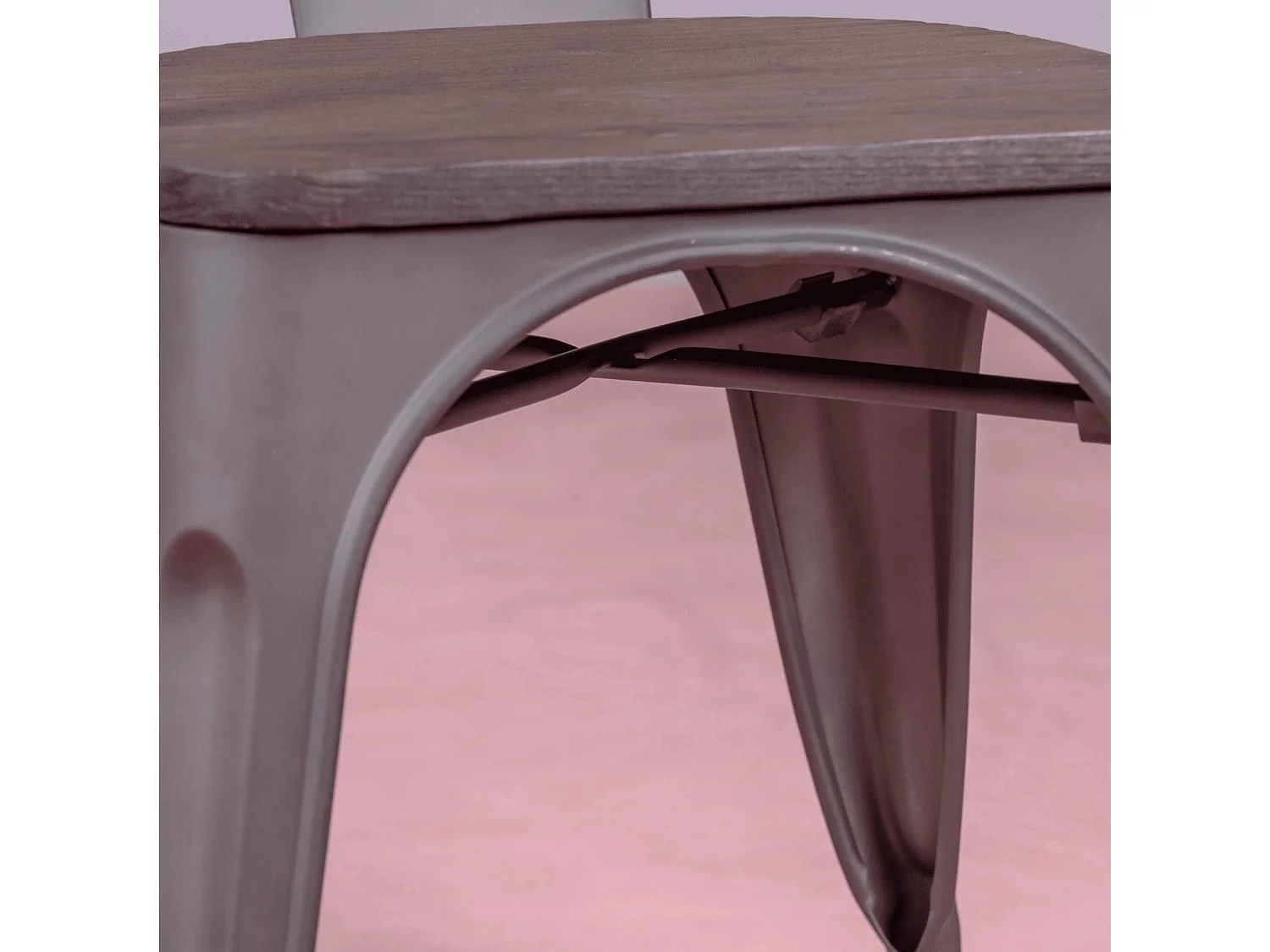 Chaise industrielle vieillie avec accoudoirs et assise en bois - Bistro - Antique