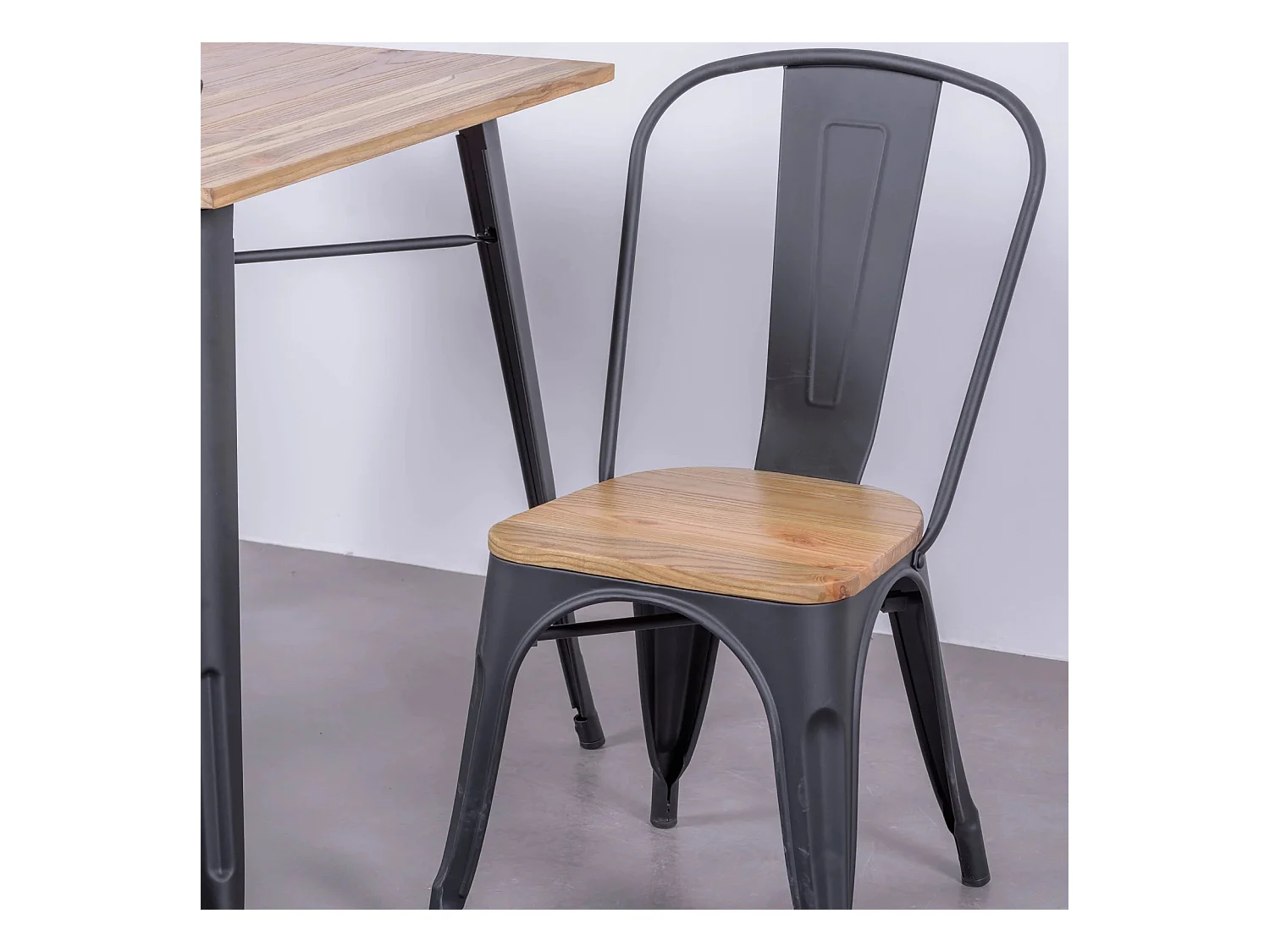 Metalen stoel met iepenhouten zitting - Bistro - Zwart