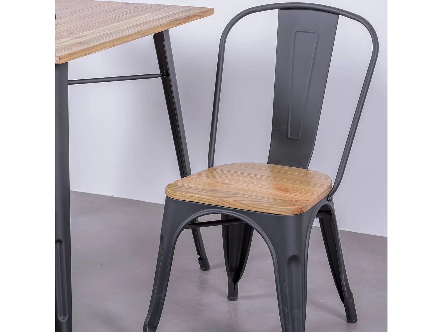 Chaise en métal avec assise en bois d'orme - Bistro - Noir