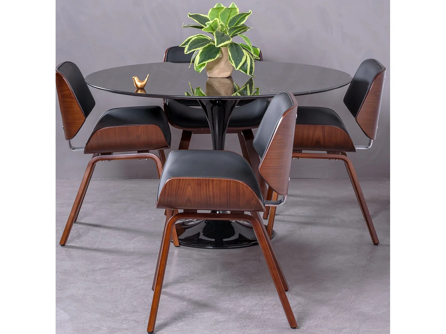 Holzstuhl aus dunklem Ahorn mit Kunstlederkissen - Nordic - Schwarz