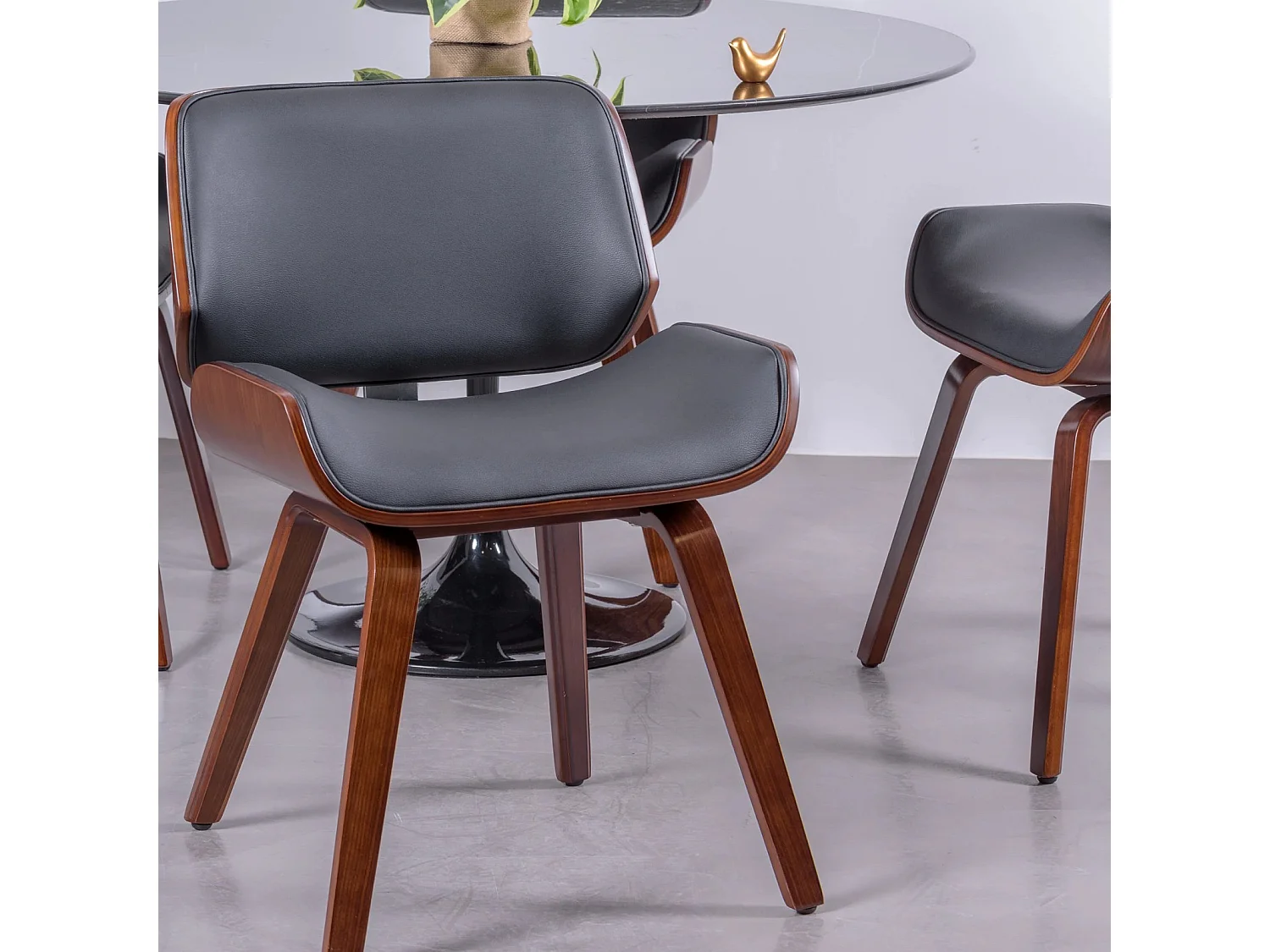 Houten stoel van donker esdoorn met kussen van kunstleer - Nordic - Zwart