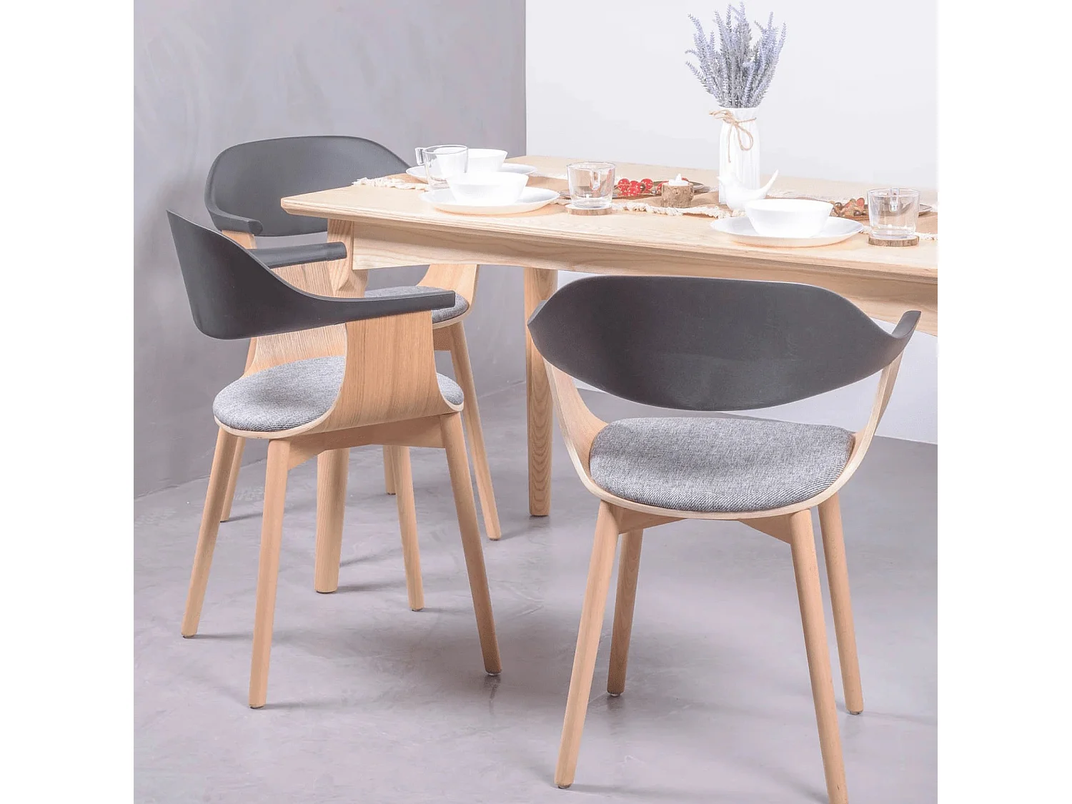 Chaise design scandinave en bois de frêne - Cabane - Noir