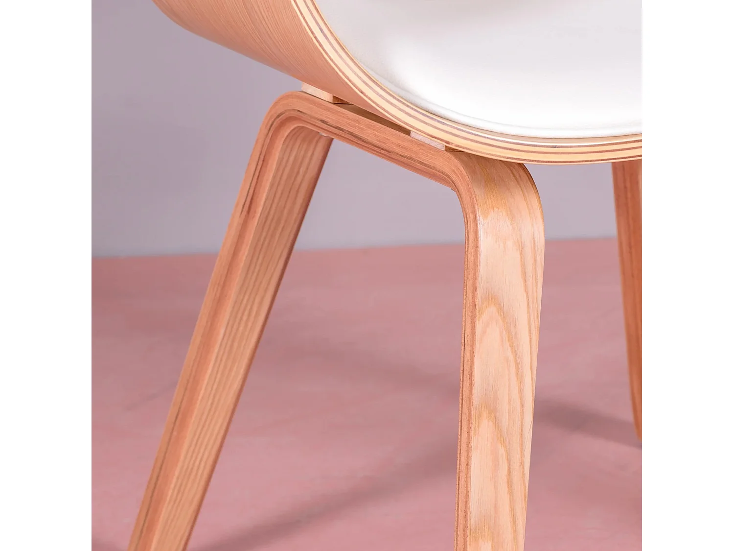 Sedia scandinava in legno chiaro di acero con cuscino in similpelle - Burrow S - Bianco