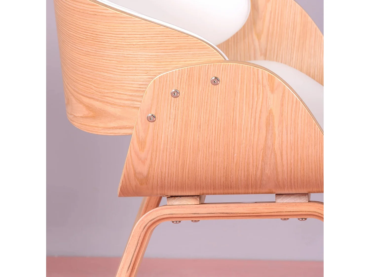 Sedia scandinava in legno chiaro di acero con cuscino in similpelle - Burrow S - Bianco